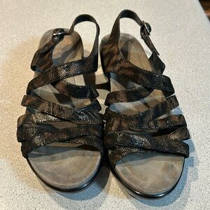 Dansko sz 39 (US 8.5-9) Brown/Black -  Metallic Leather - Animal Print Sandal